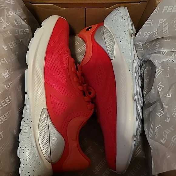 lululemon athletica Women's Red Beyondfeel Running Shoes Size 9 - Picture 6 of 7